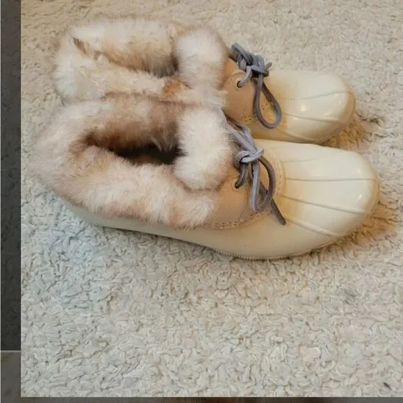 Sperry Saltwater Low Fur Lined Boots - Picture 4 of 6